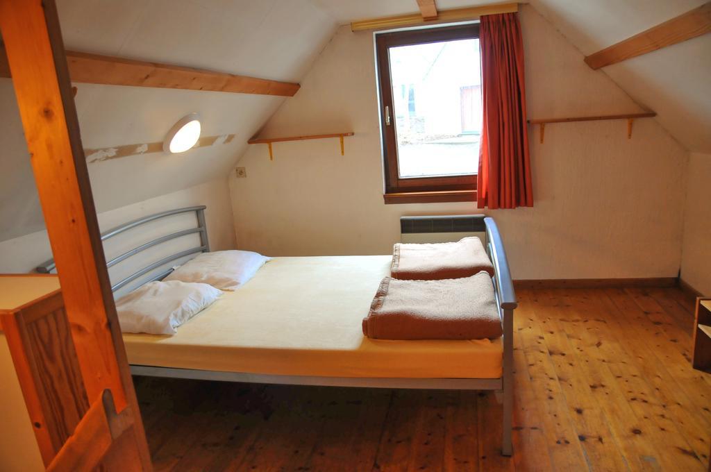 Les Doyards Hotel Vielsalm Ruang foto