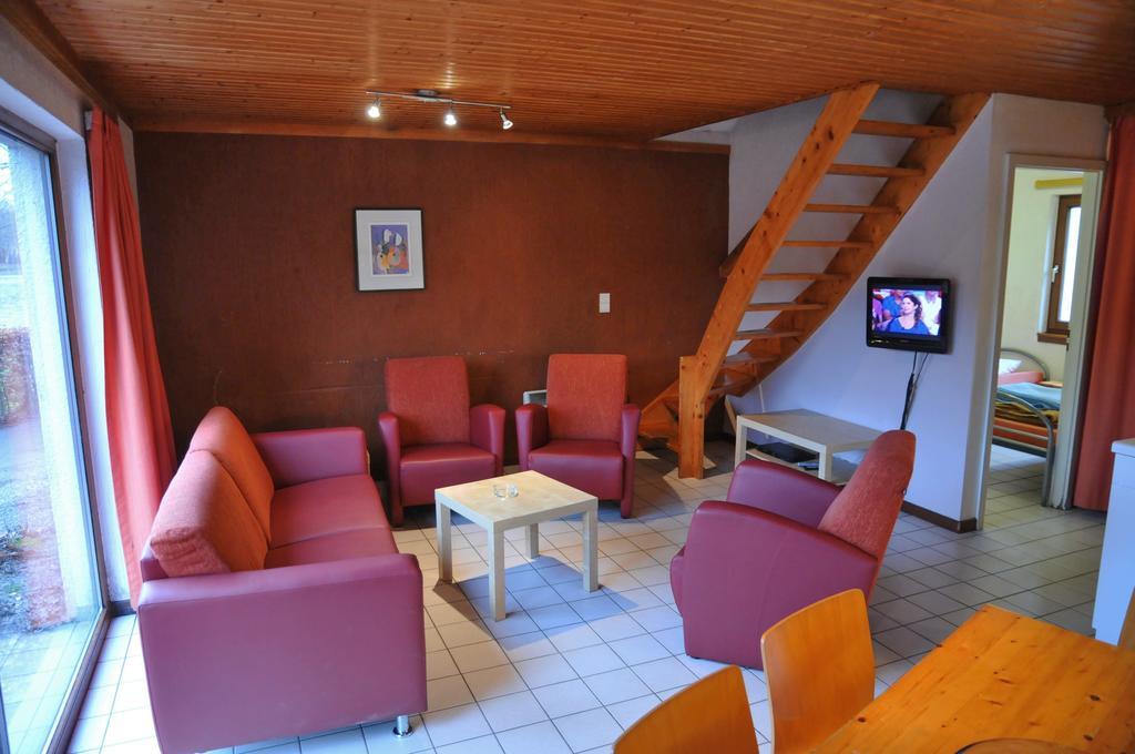 Les Doyards Hotel Vielsalm Ruang foto
