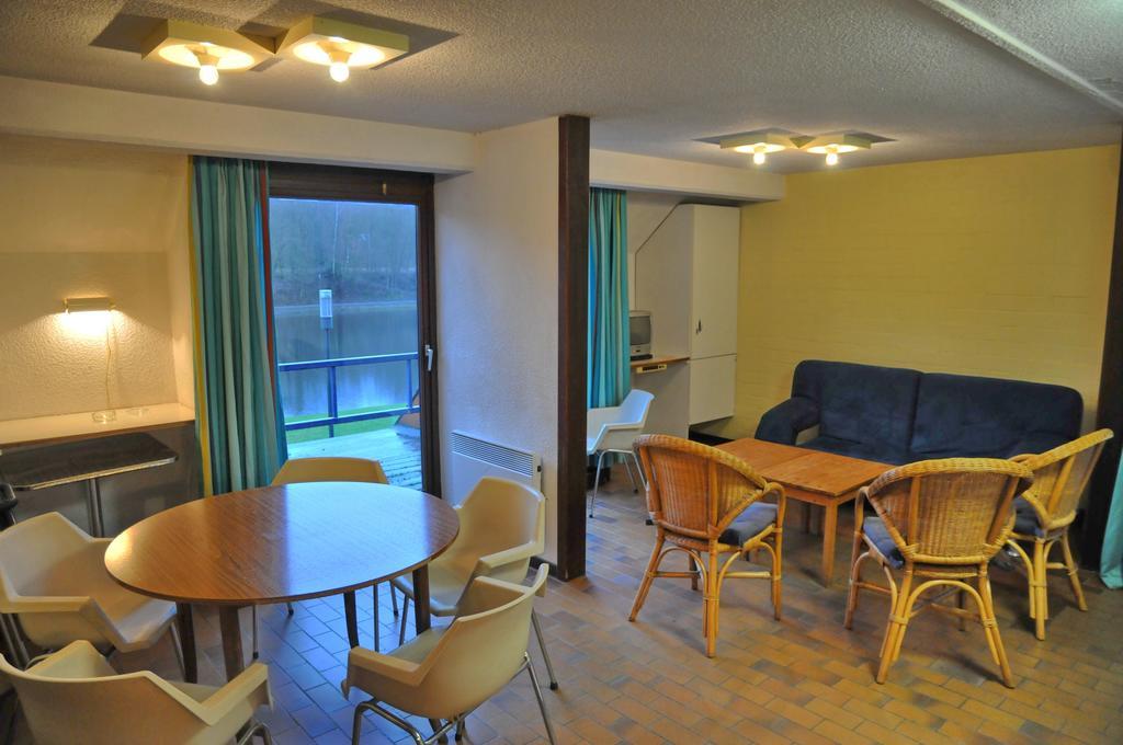 Les Doyards Hotel Vielsalm Ruang foto