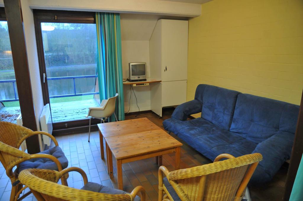 Les Doyards Hotel Vielsalm Ruang foto