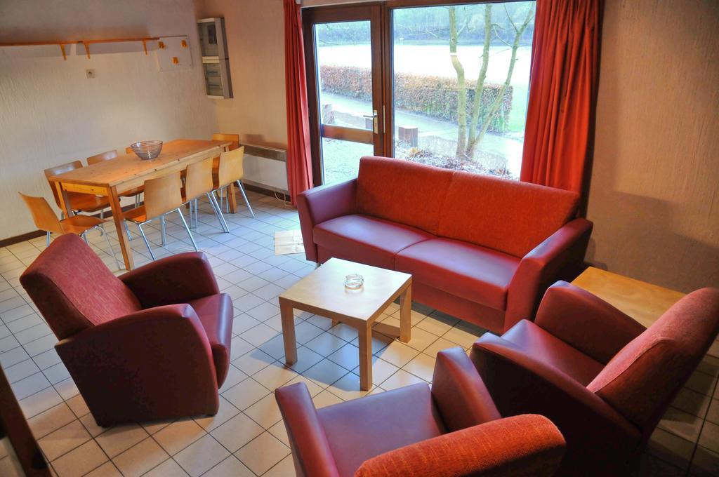 Les Doyards Hotel Vielsalm Ruang foto